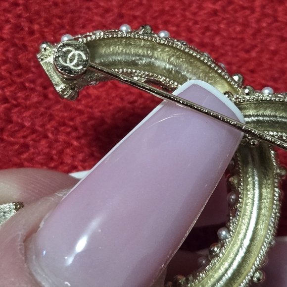 CC PEARLS & STONES BROOCH/PIN - Picture 6 of 9